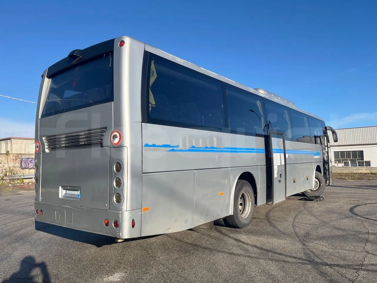 Temsa Safari RD R A T-I53 - Euro 5 - 266 kw - 12.200 mt - 3/4 right rear doors open