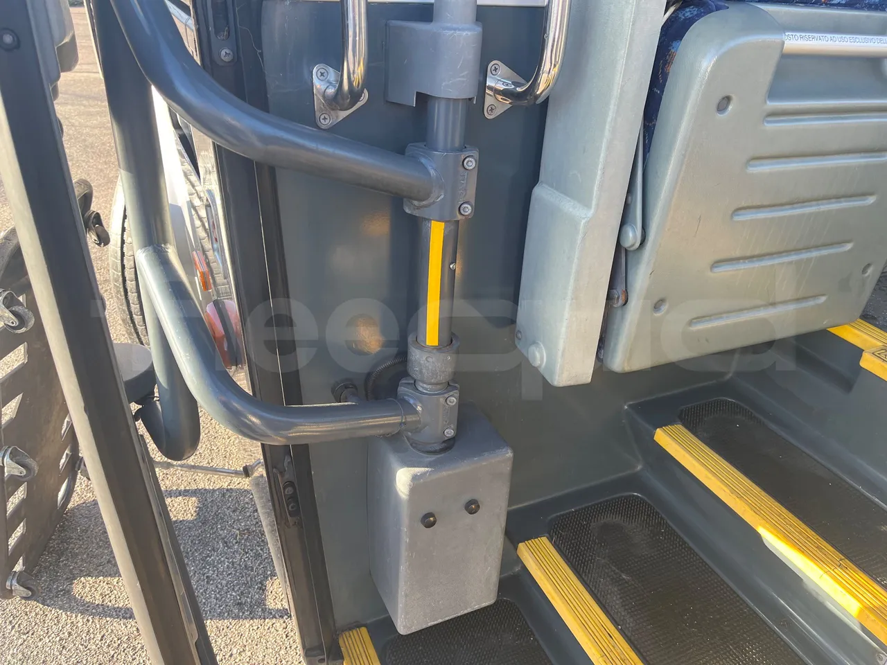 Temsa Safari RD R A T-I53 - Euro 5 - 266 kw - 12.200 mt - door mechanism photo
