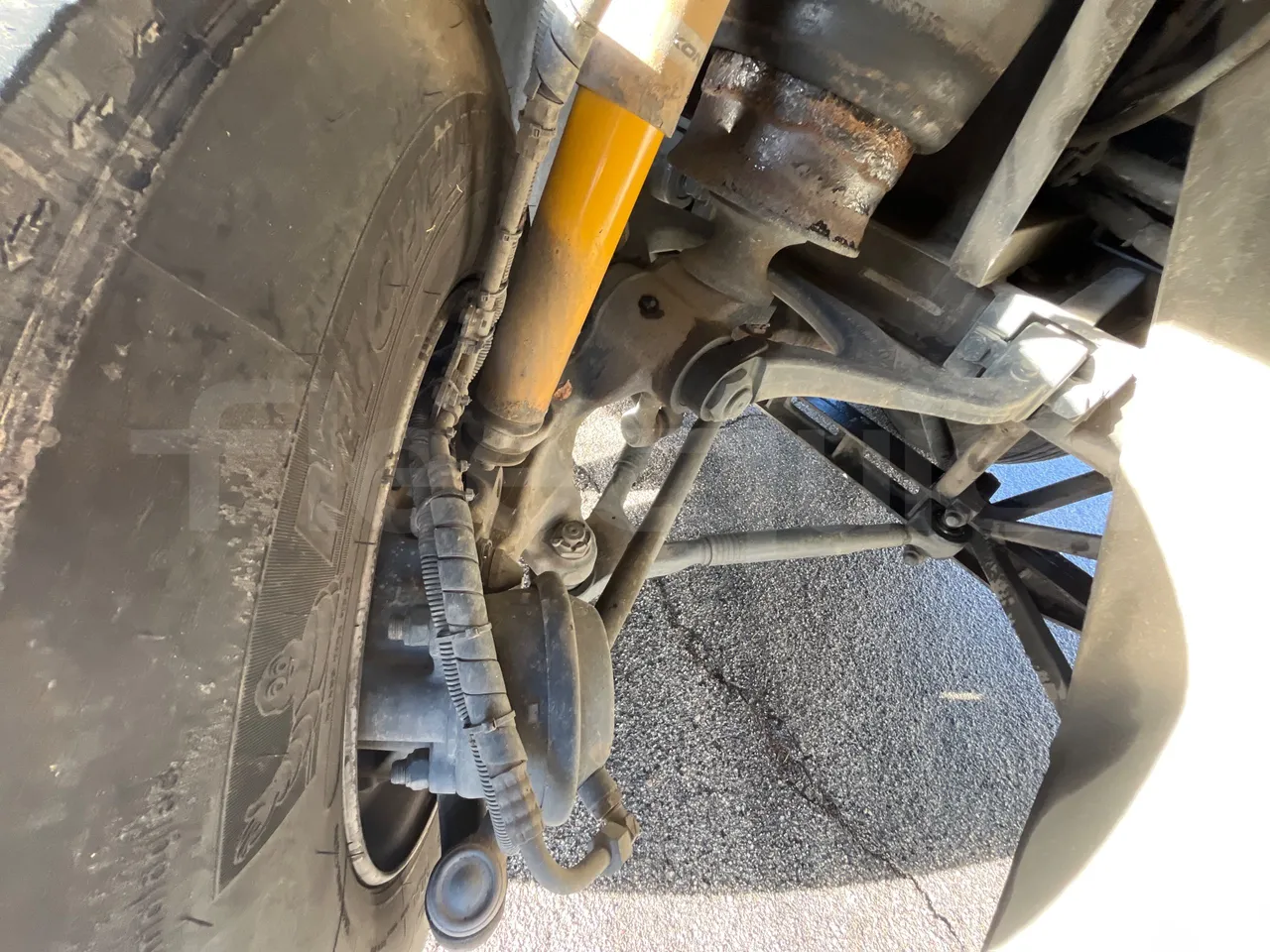 Temsa Safari RD R A T-I53 - Euro 5 - 266 kw - 12.200 mt - front brake calipers right