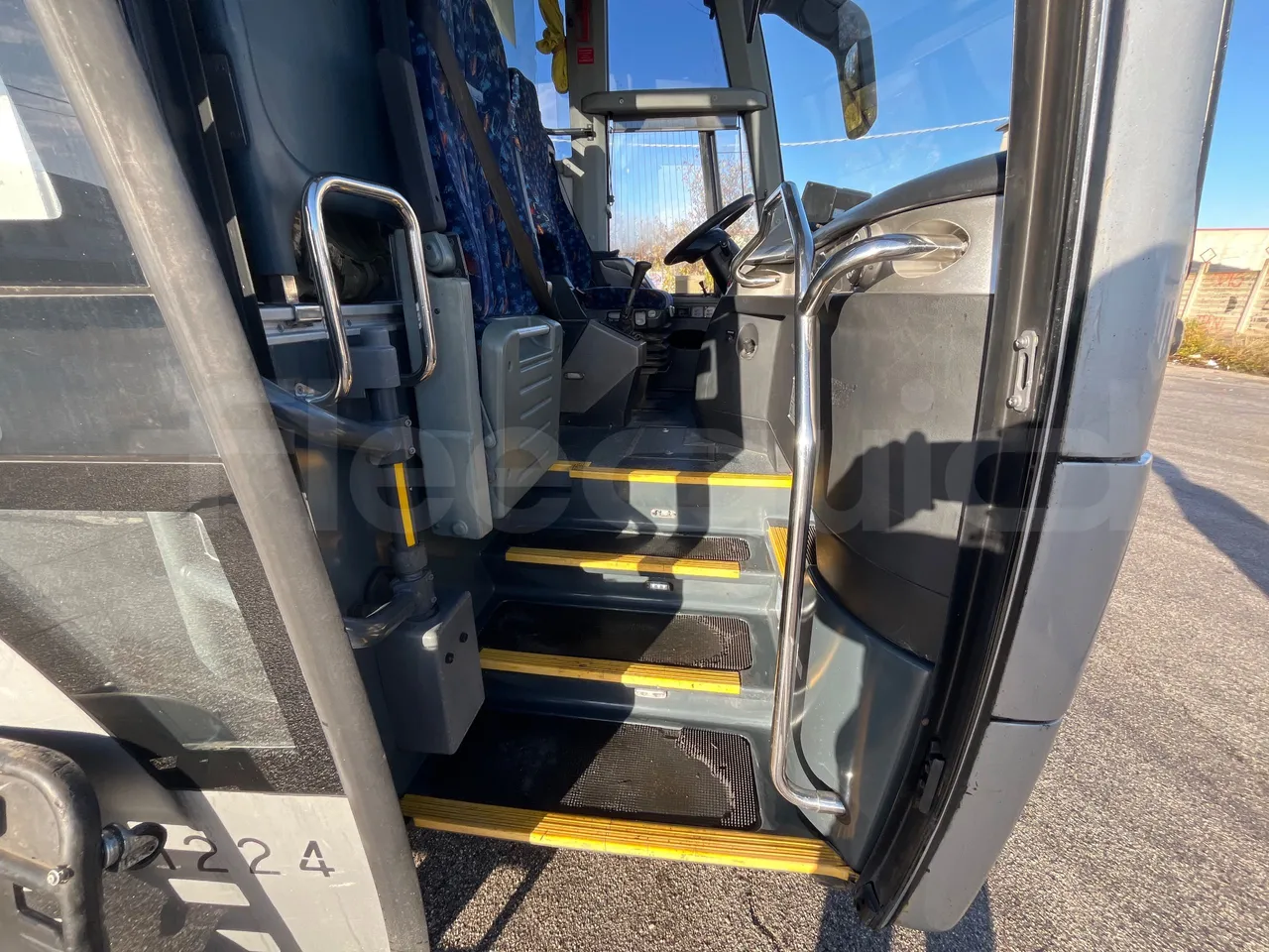 Temsa Safari RD R A T-I53 - Euro 5 - 266 kw - 12.200 mt - handrails photo