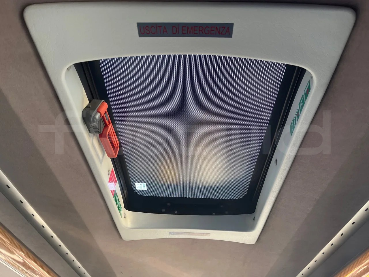 Temsa Safari RD R A T-I53 - Euro 5 - 266 kw - 12.200 mt - roof hatch 2