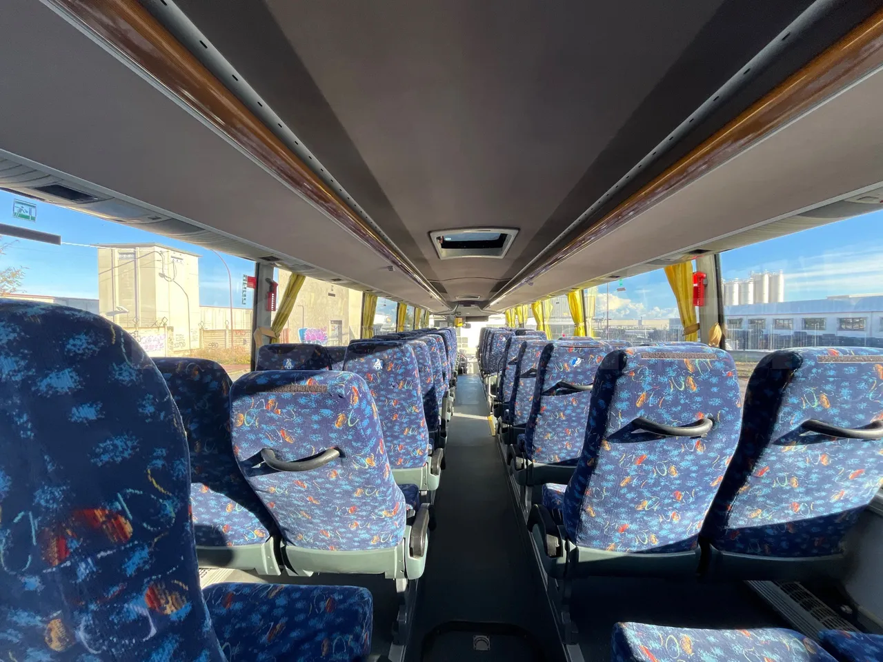 Temsa Safari RD R A T-I53 - Euro 5 - 266 kw - 12.200 mt - forward view all seats last row height