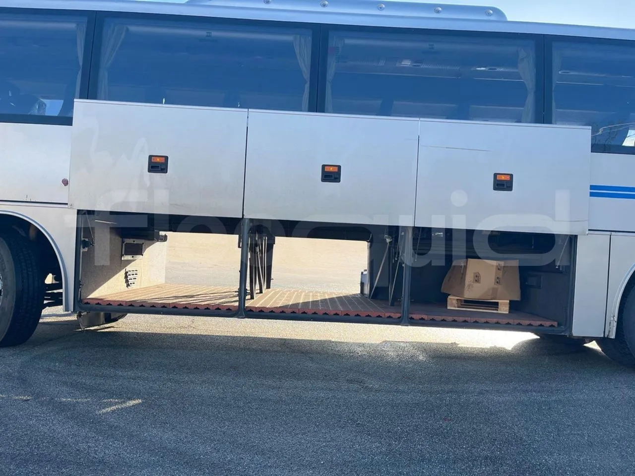 Temsa Safari RD R A T-I53 - Euro 5 - 266 kw - 12.200 mt - luggage rack photo