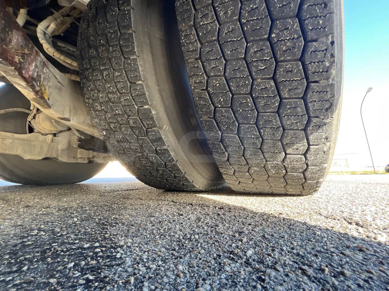 Temsa Safari RD R A T-I53 - Euro 5 - 266 kw - 12.200 mt - tread condition front tires right