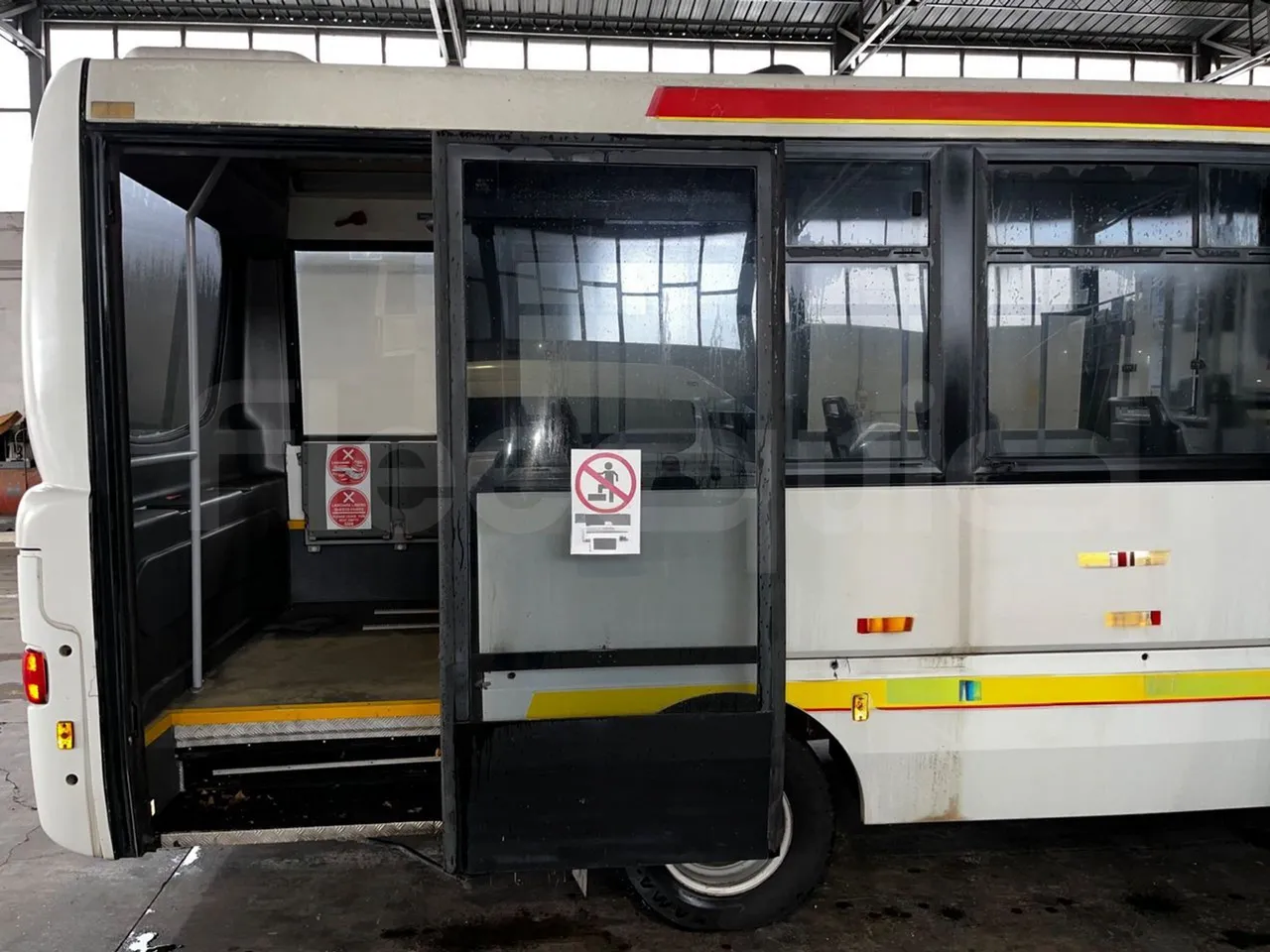 Iveco Cacciamali 65CNG/70 - EUR3 - 78kW - 6.770m - front door 3 open