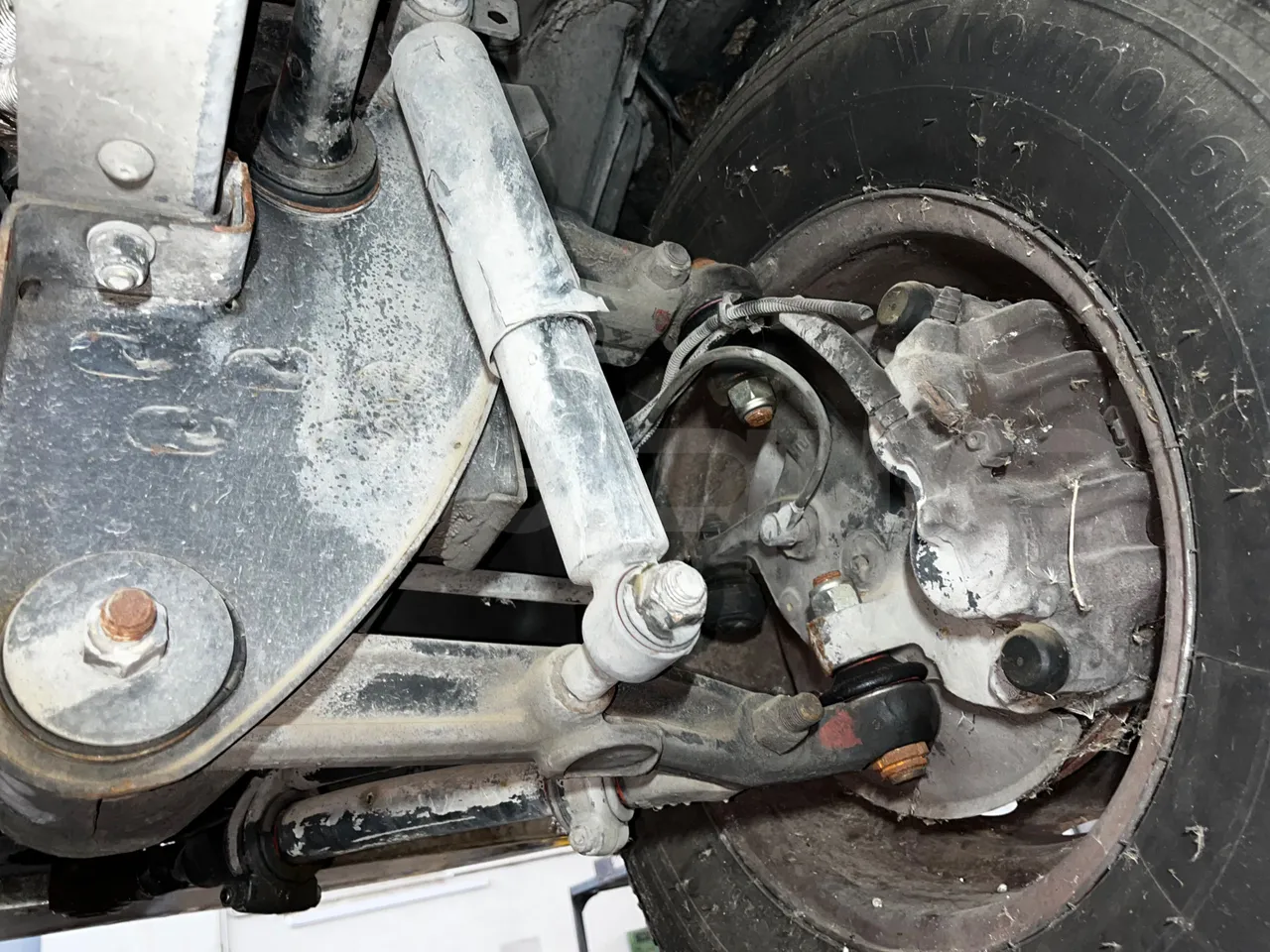 Iveco Cacciamali 65CNG/70 - EUR3 - 78kW - 6.770m - front air springs right