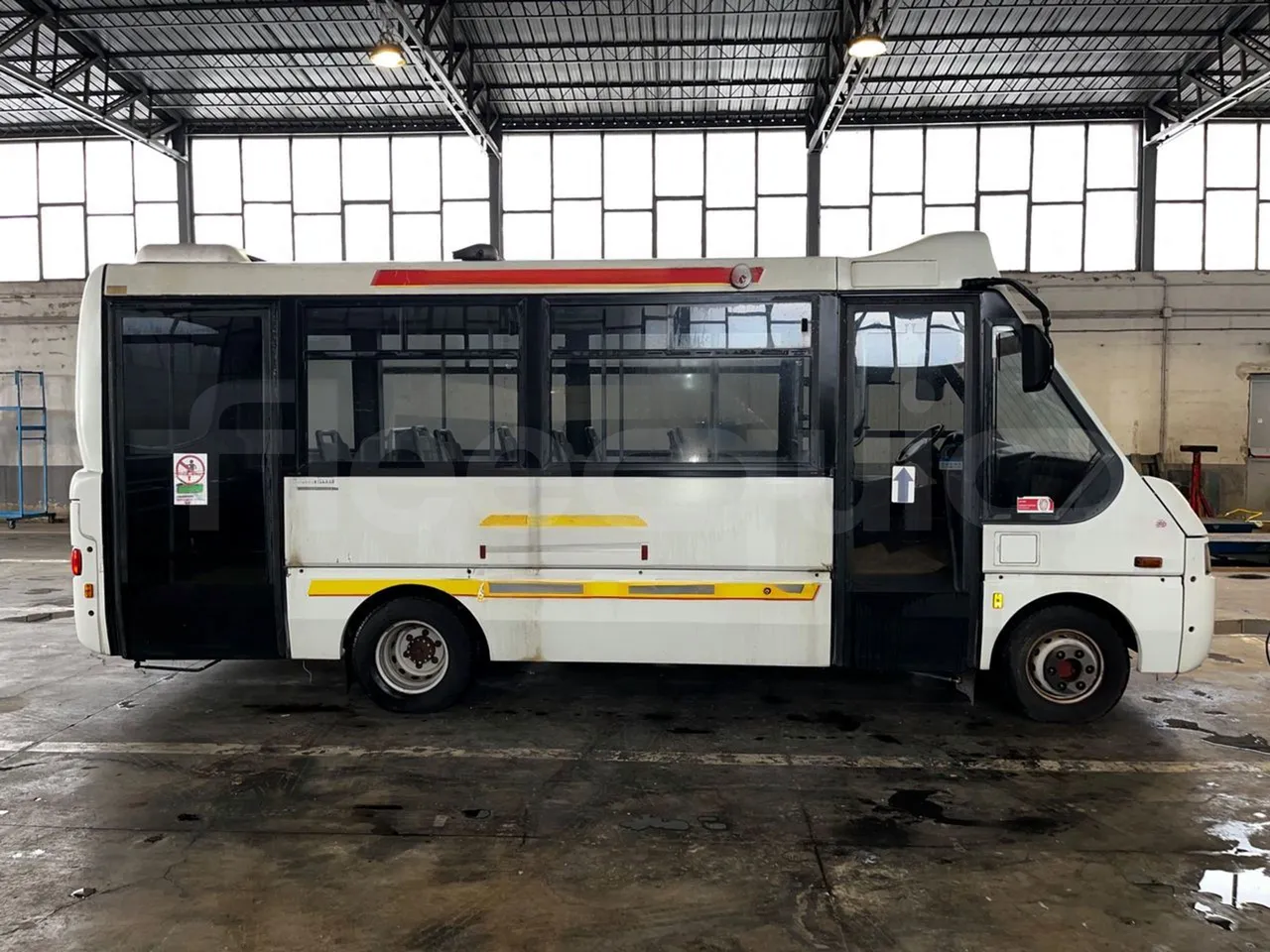 Iveco Cacciamali 65CNG/70 - EUR3 - 78kW - 6.770m - right side doors closed