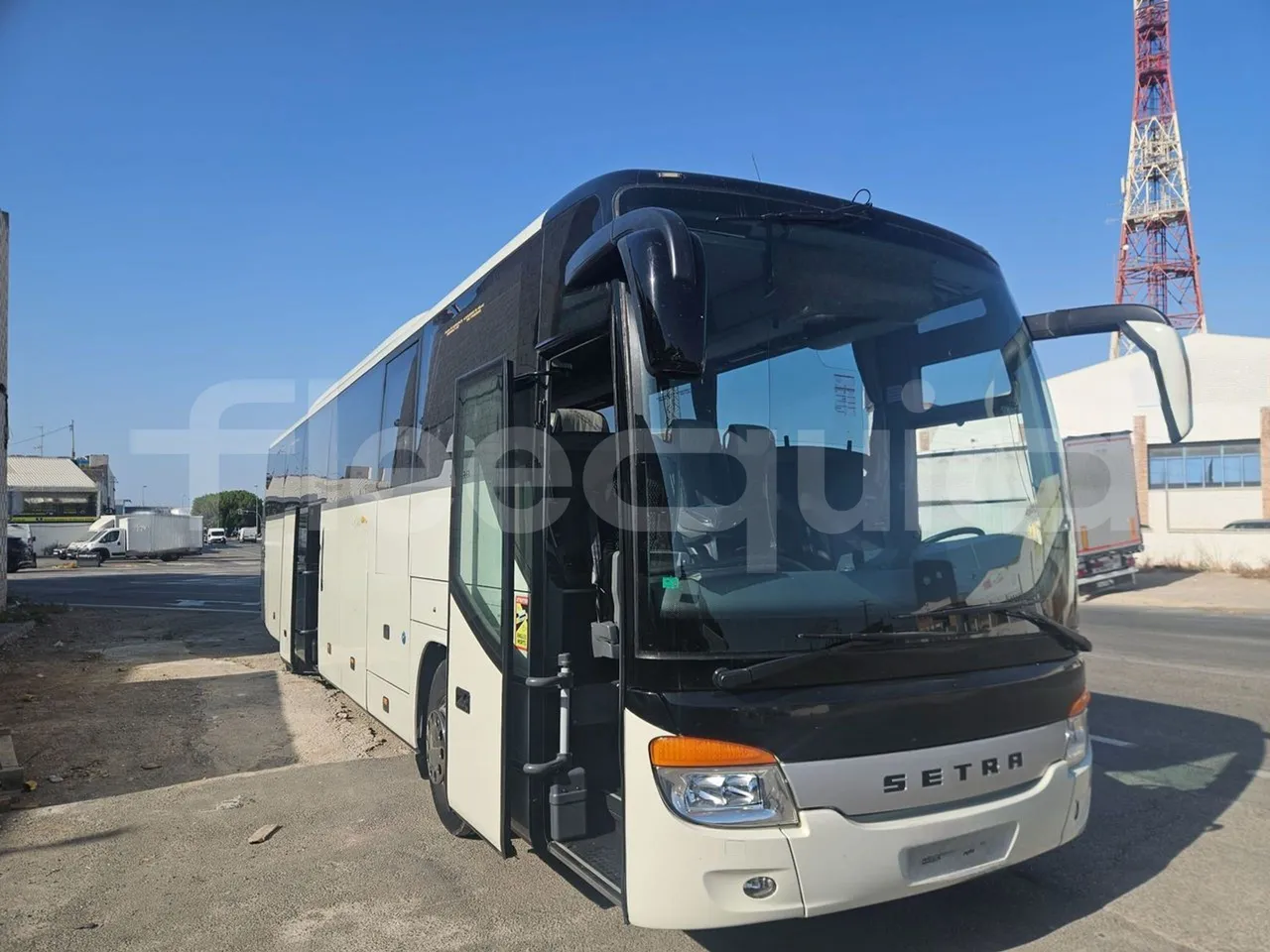 Setra S416 GT-HD/2 -EUR5- 315kW - 13m - 3/4 right front doors open