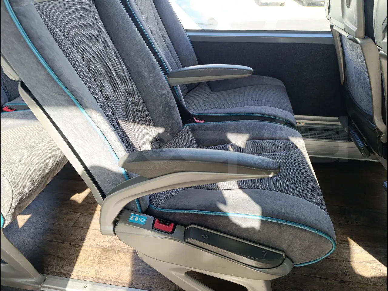 Setra S416 GT-HD/2 -EUR5- 315kW - 13m - armrest detail photo