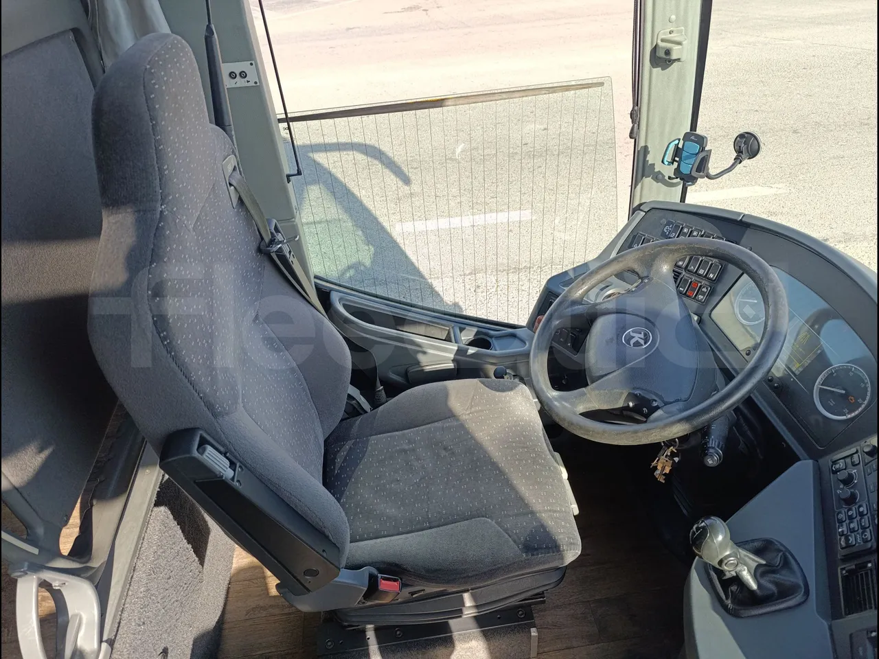 Setra S416 GT-HD/2 -EUR5- 315kW - 13m - driver's seat photo (mandatory for bus to scrap)