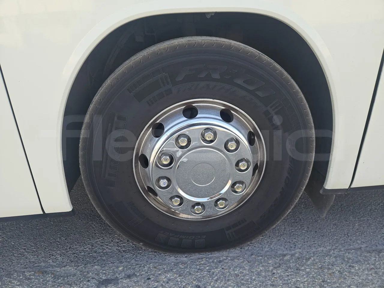 Setra S416 GT-HD/2 -EUR5- 315kW - 13m - rear left tire photo