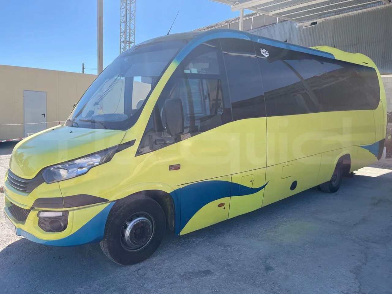 Iveco Daily 70C18 - EUR6 - 132 KW - 8.508 MT - 3/4 front left