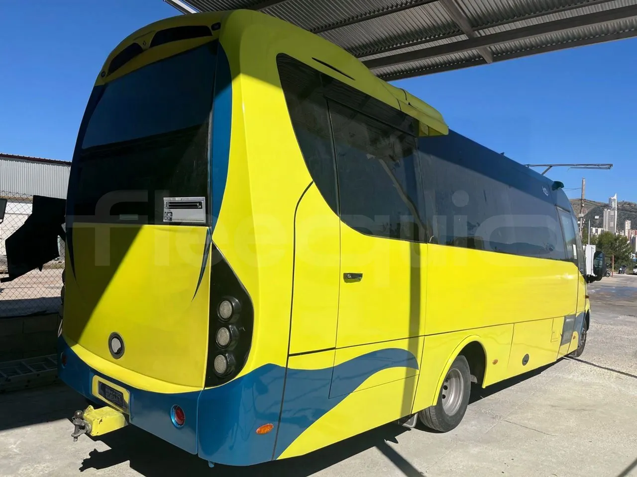 Iveco Daily 70C18 - EUR6 - 132 KW - 8.508 MT - 3/4 right rear doors closed