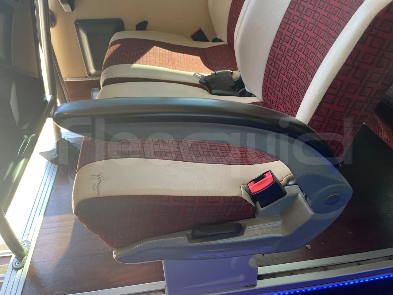 Iveco Daily 70C18 - EUR6 - 132 KW - 8.508 MT - armrest detail photo