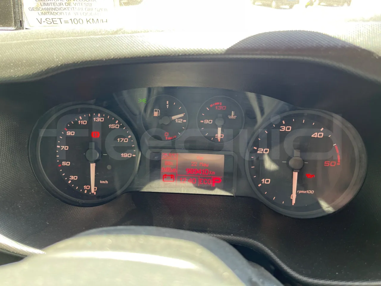 Iveco Daily 70C18 - EUR6 - 132 KW - 8.508 MT - dashboard lights on