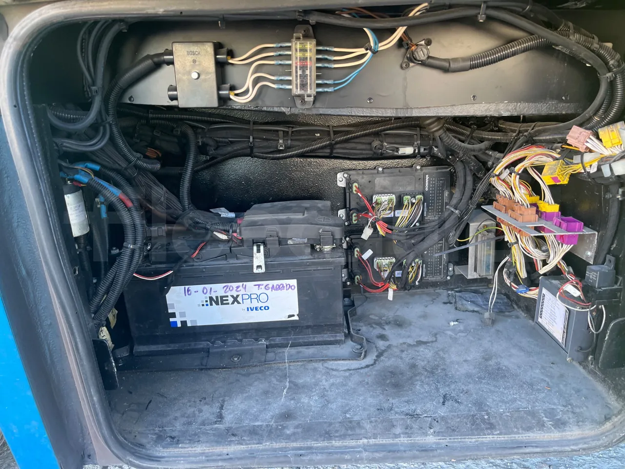 Iveco Daily 70C18 - EUR6 - 132 KW - 8.508 MT - external compartments photo