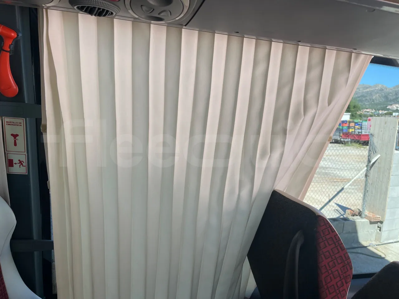 Iveco Daily 70C18 - EUR6 - 132 KW - 8.508 MT - footrest detail photo