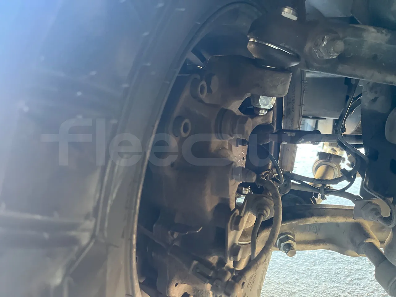 Iveco Daily 70C18 - EUR6 - 132 KW - 8.508 MT - front brake calipers left
