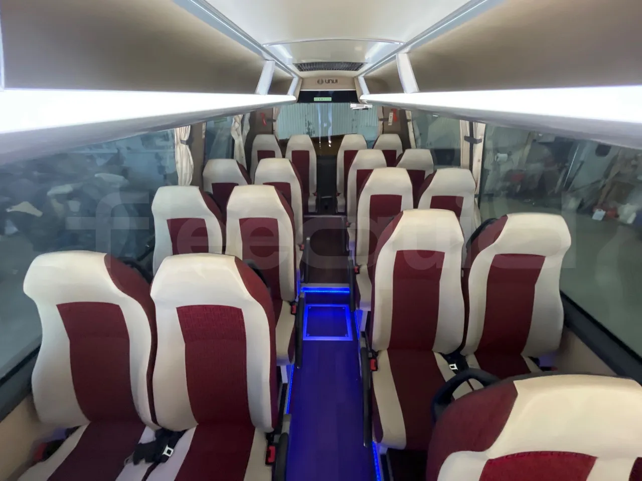 Iveco Daily 70C18 - EUR6 - 132 KW - 8.508 MT - reverse view middle aisle