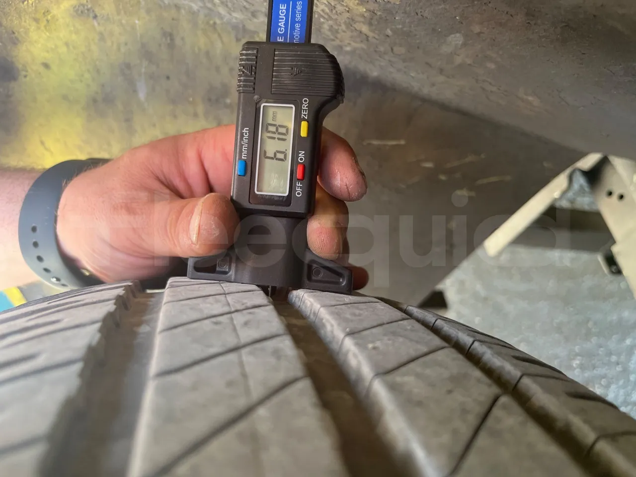 Iveco Daily 70C18 - EUR6 - 132 KW - 8.508 MT - tread condition front tires left