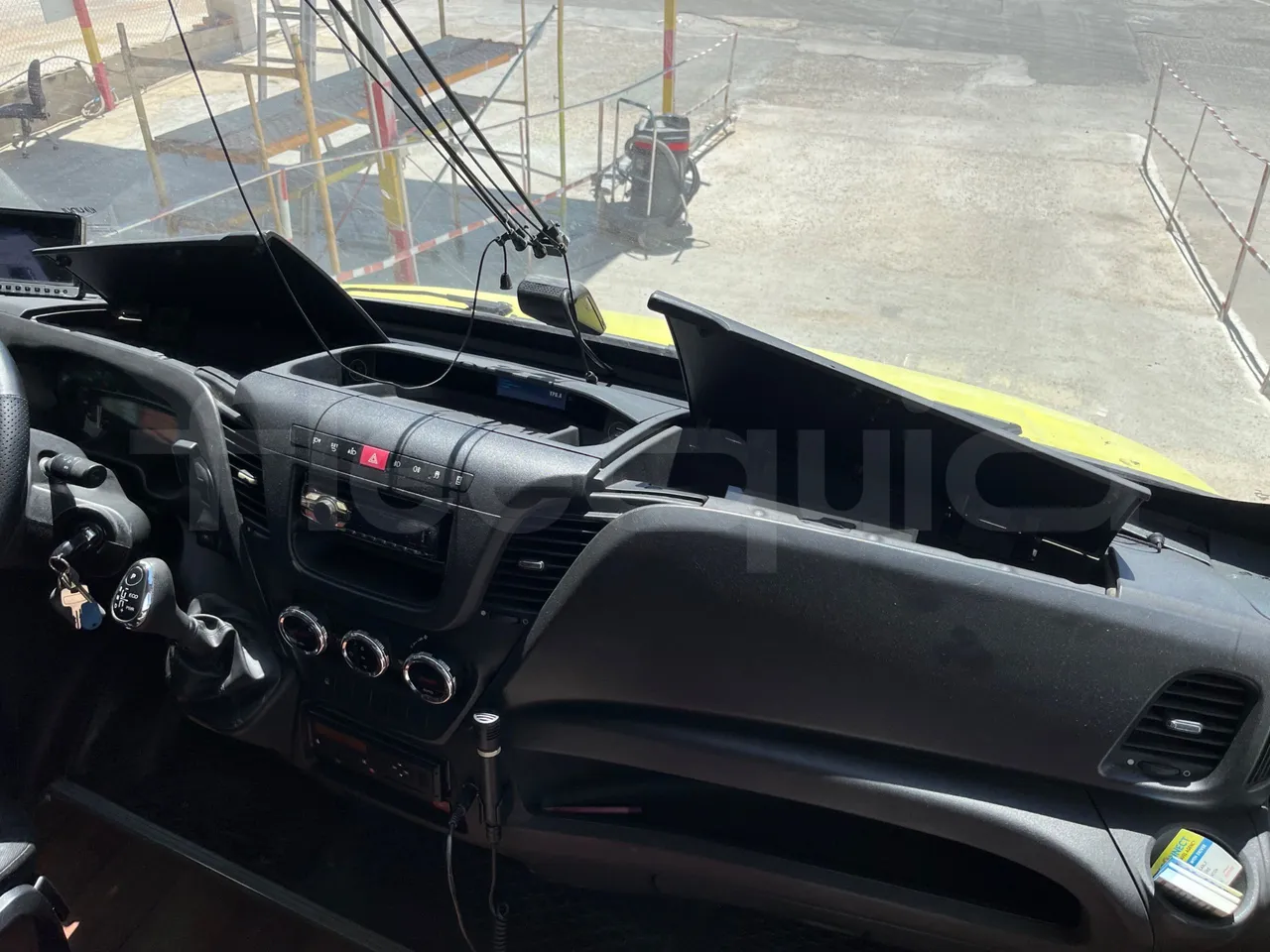 Iveco Daily 70C18 - EUR6 - 132 KW - 8.508 MT - overhead compartments photo
