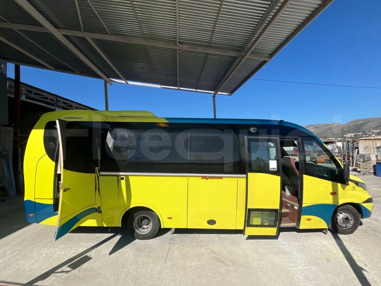 Iveco Daily 70C18 - EUR6 - 132 KW - 8.508 MT - right side doors open