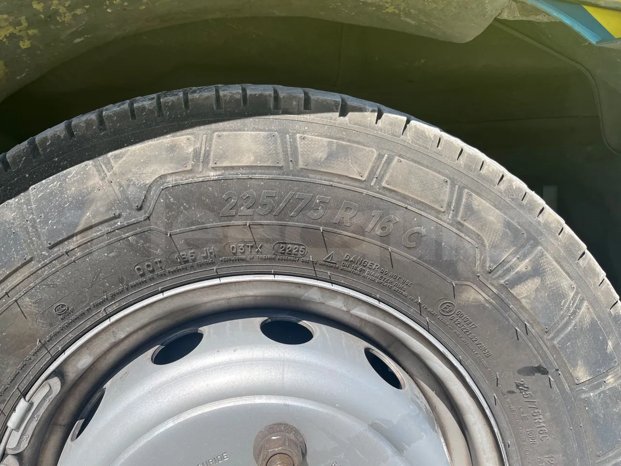 Iveco Daily 70C18 - EUR6 - 132 KW - 8.508 MT - rear left tire photo