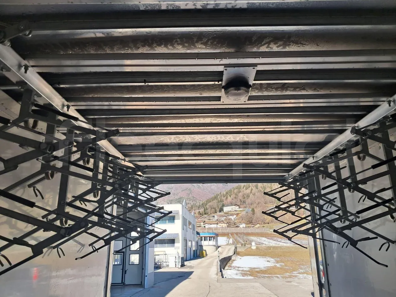 Harbeck Franz 0200TA Rimorchio - 6.550m - overhead compartments photo