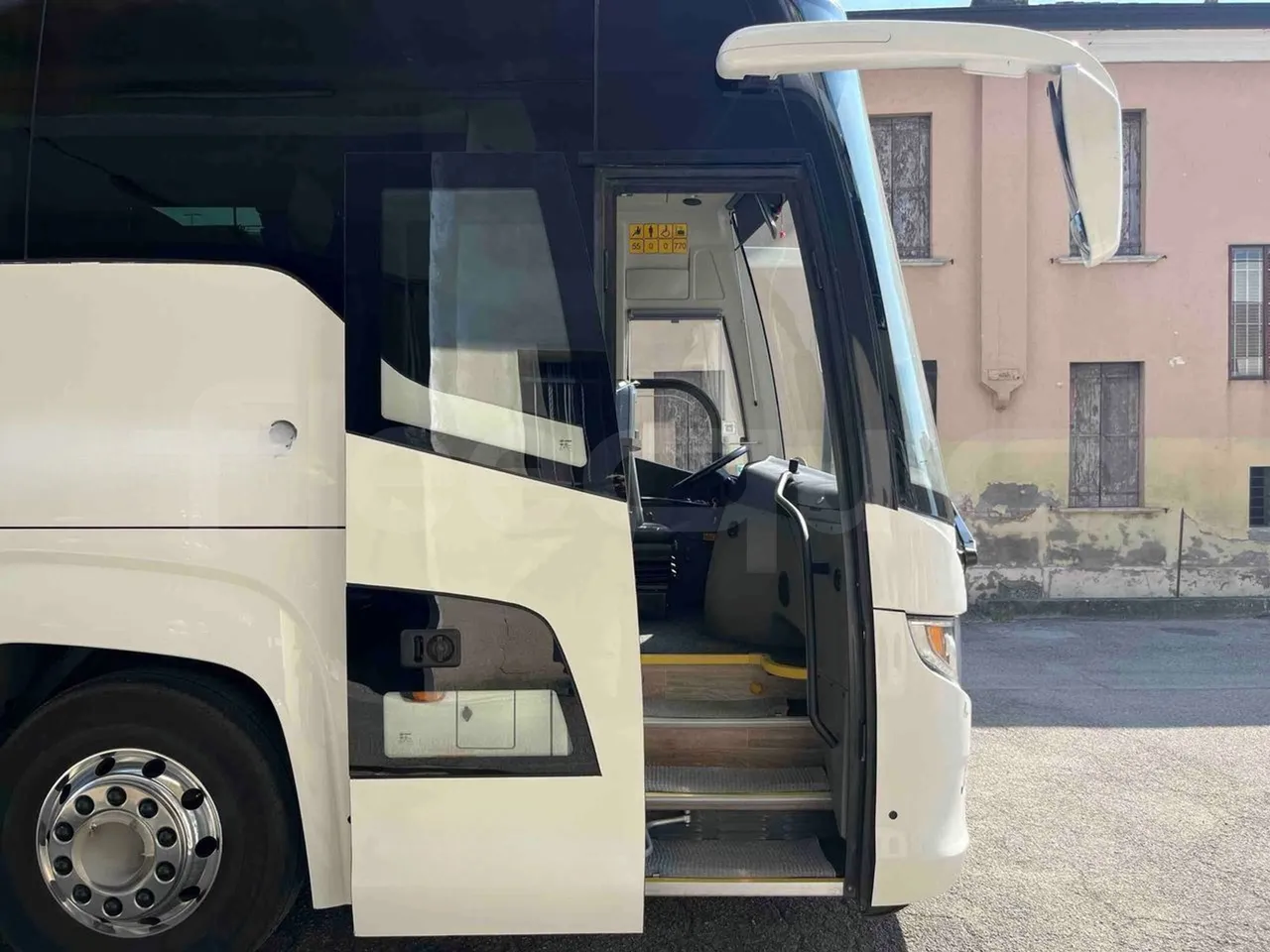 Scania Touring HD Touring HD - Euro6 - 302kW - 12.090mt - front door 1 open