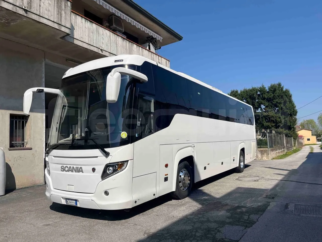 Scania Touring HD Touring HD - Euro6 - 302kW - 12.090mt - 3/4 front left