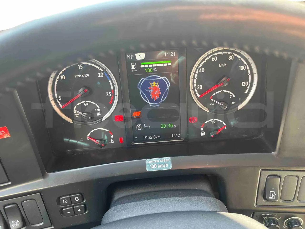 Scania Touring HD Touring HD - Euro6 - 302kW - 12.090mt - dashboard lights on