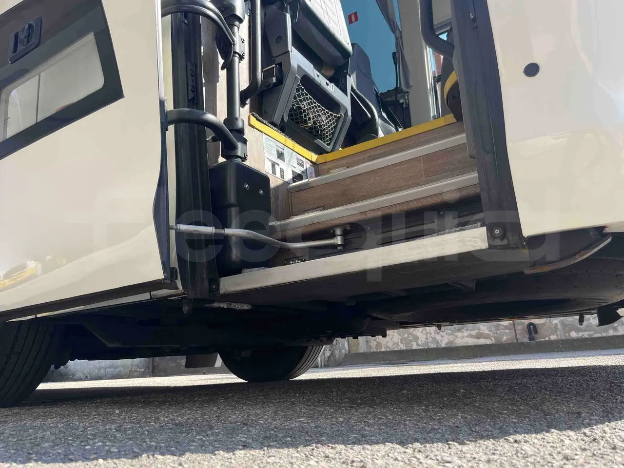 Scania Touring HD Touring HD - Euro6 - 302kW - 12.090mt - door mechanism photo