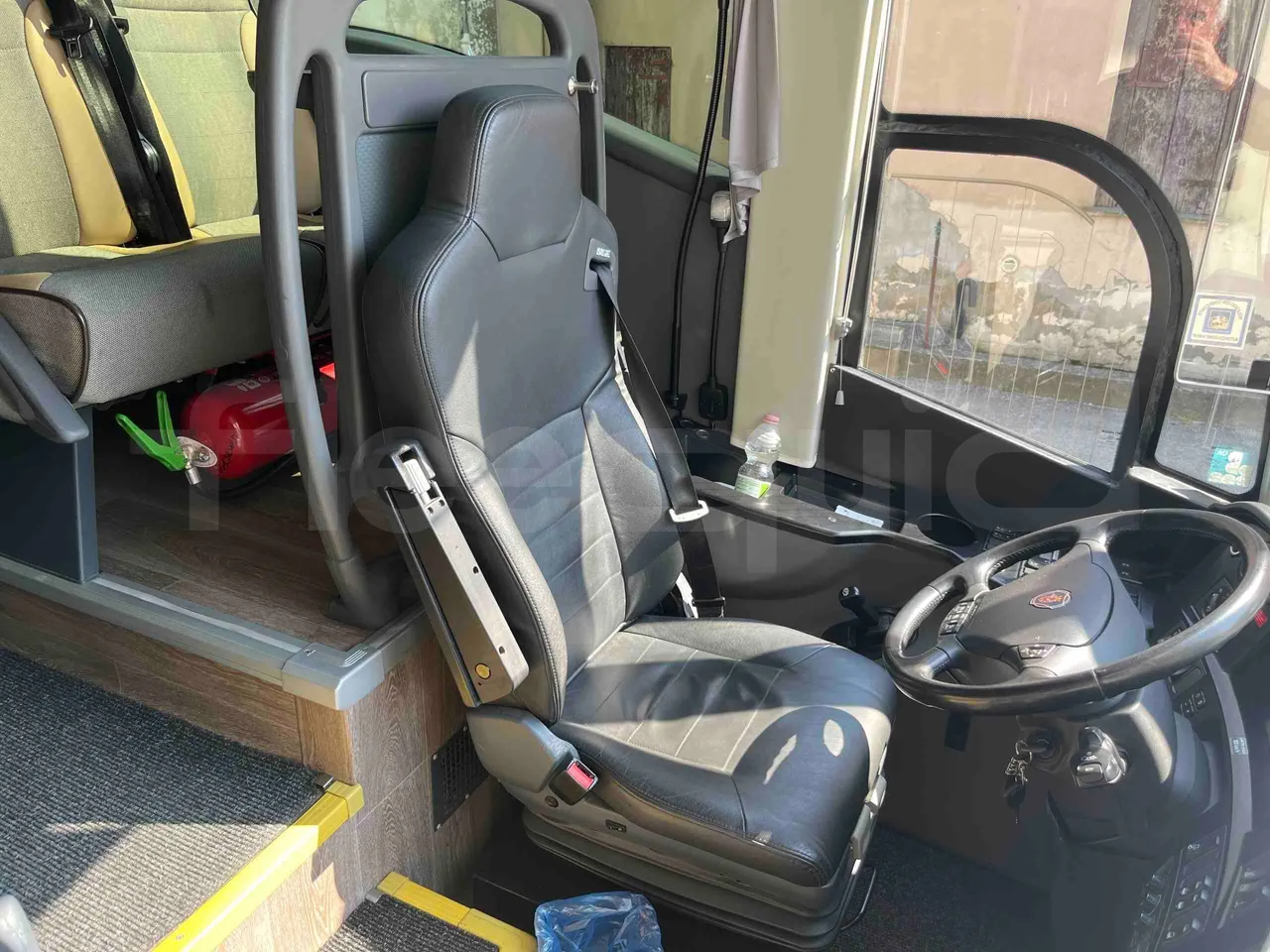 Scania Touring HD Touring HD - Euro6 - 302kW - 12.090mt - driver's seat photo