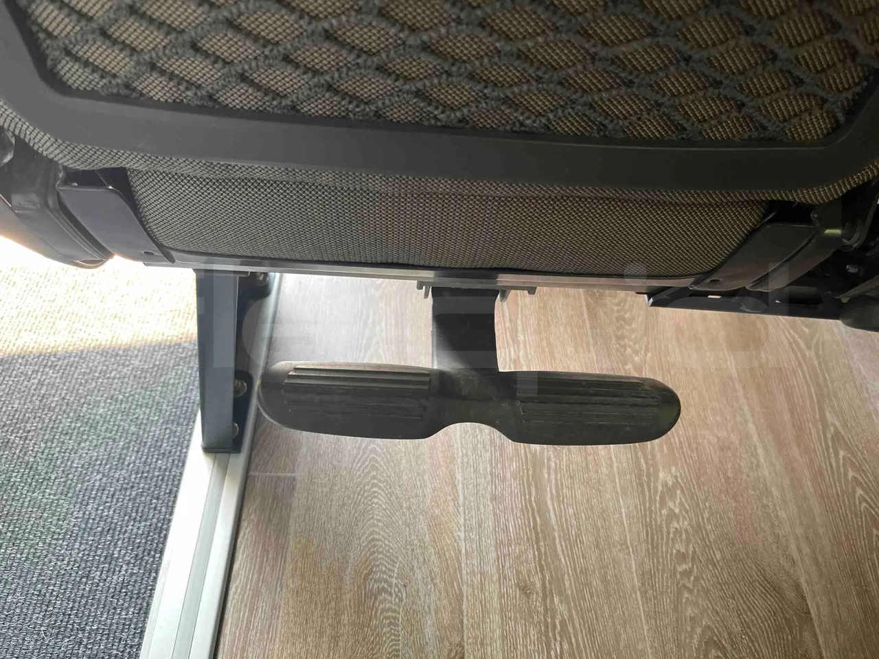 Scania Touring HD Touring HD - Euro6 - 302kW - 12.090mt - footrest detail photo