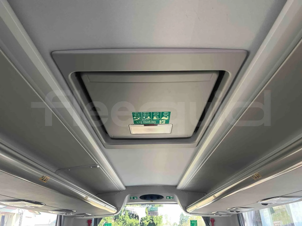 Scania Touring HD Touring HD - Euro6 - 302kW - 12.090mt - roof hatch 2