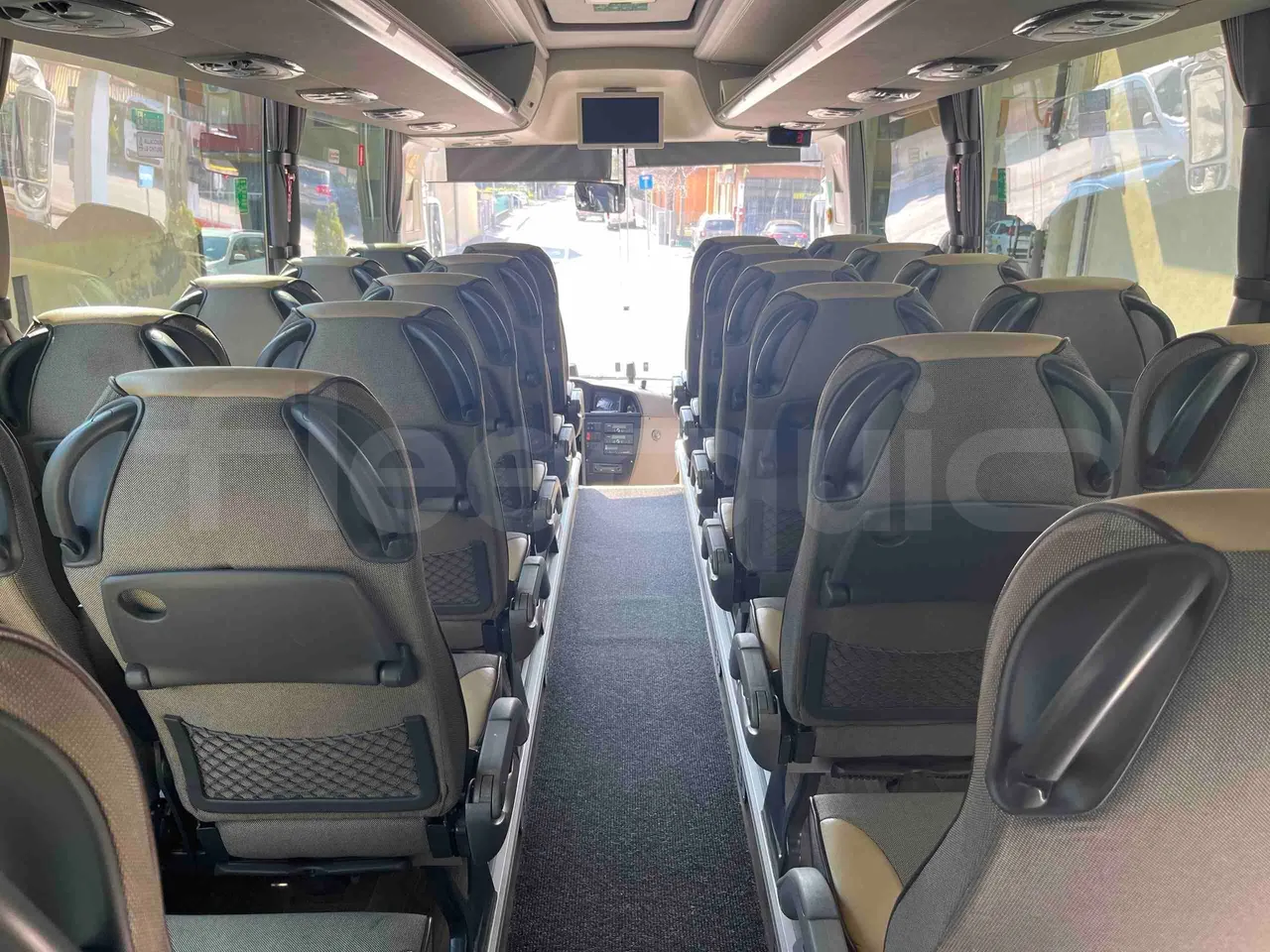 Scania Touring HD Touring HD - Euro6 - 302kW - 12.090mt - forward view middle aisle