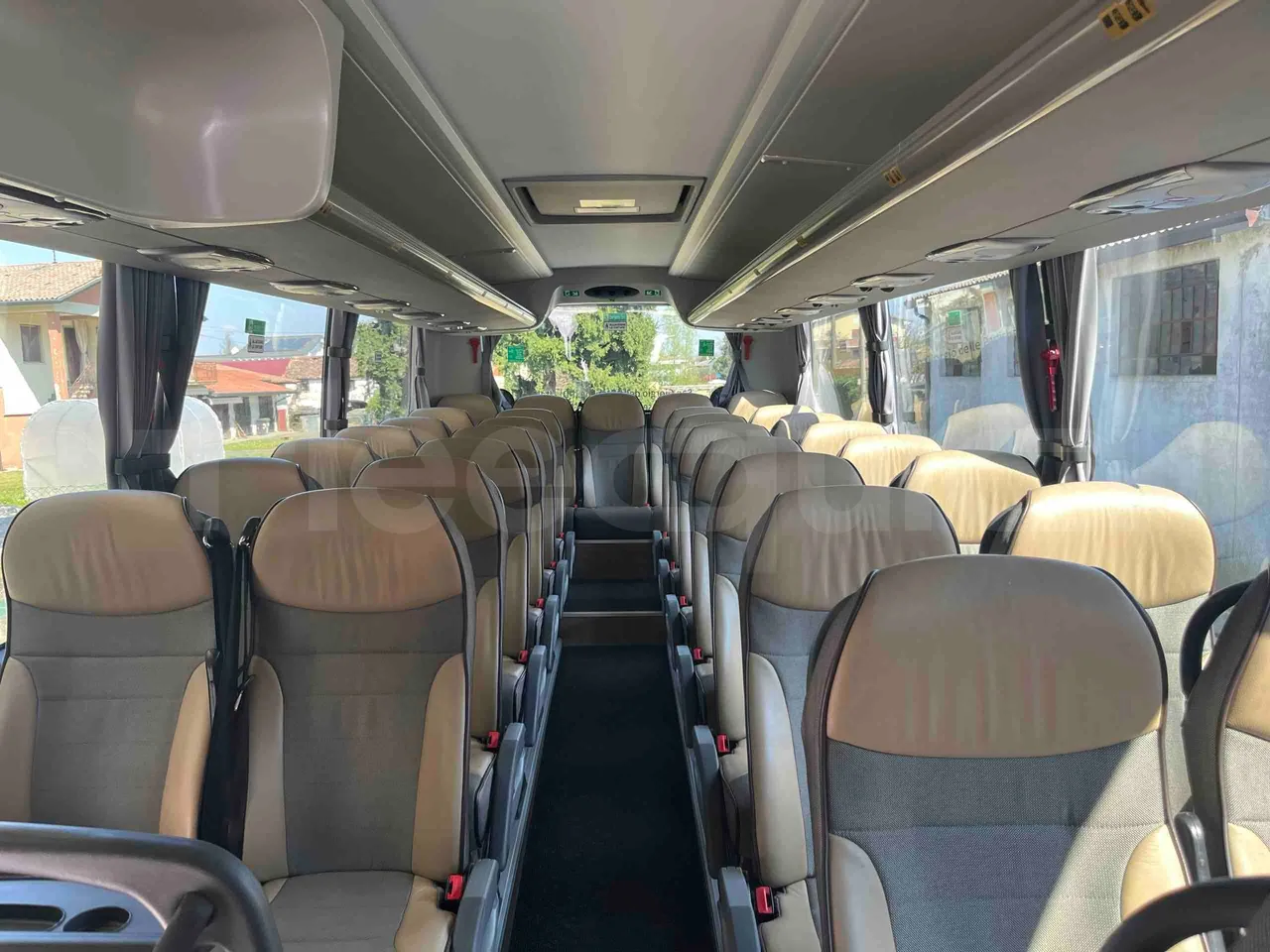 Scania Touring HD Touring HD - Euro6 - 302kW - 12.090mt - reverse view middle aisle