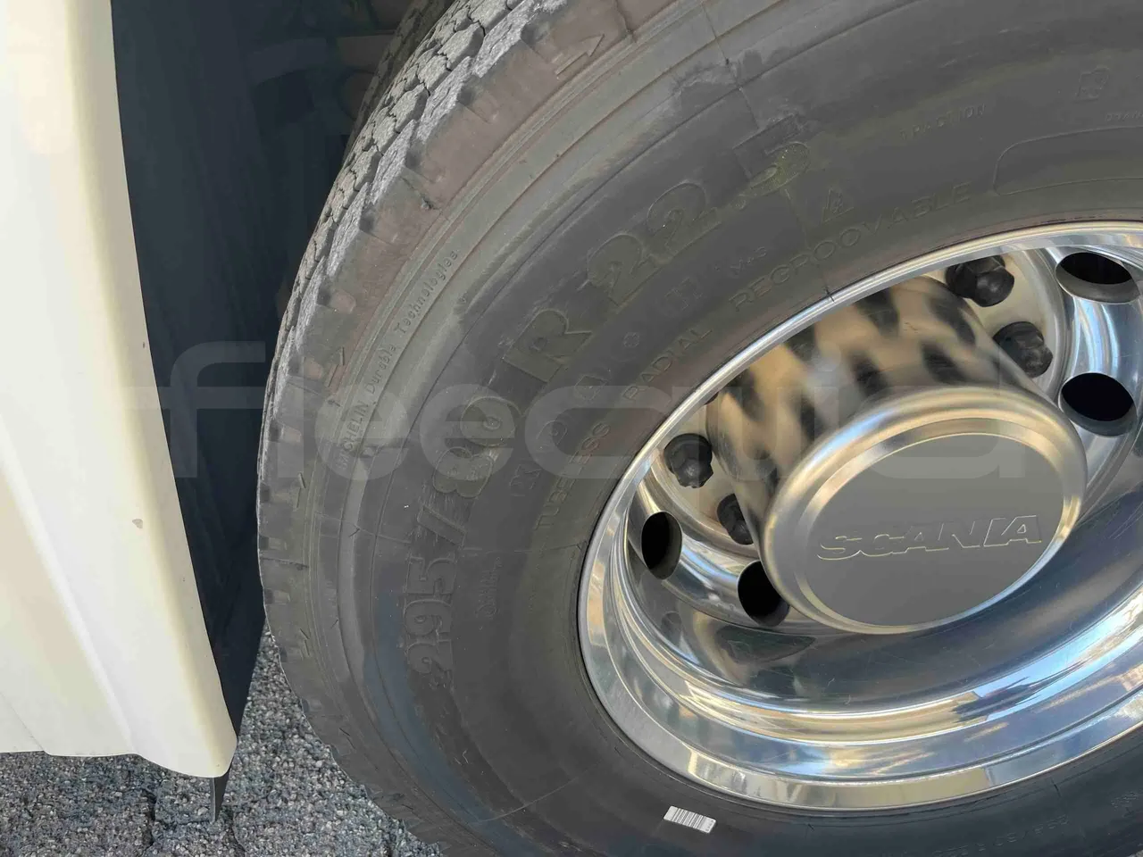 Scania Touring HD Touring HD - Euro6 - 302kW - 12.090mt - tread condition front tires right