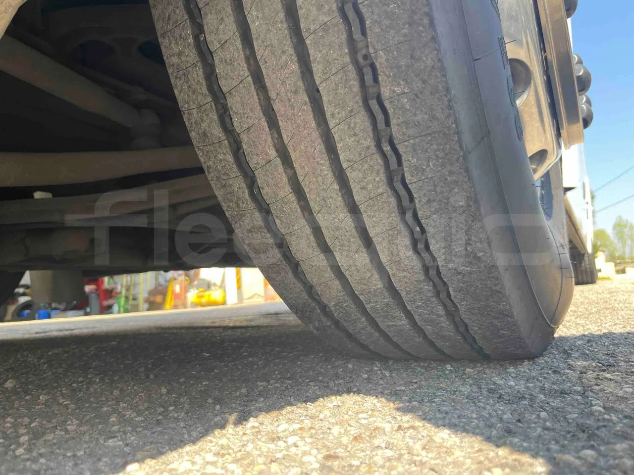 Scania Touring HD Touring HD - Euro6 - 302kW - 12.090mt - tread condition second axle tires left