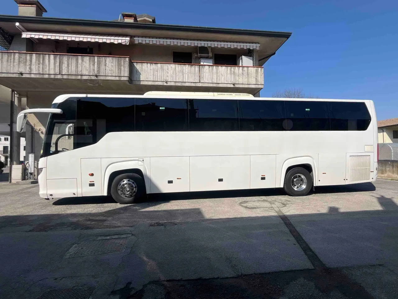 Scania Touring HD Touring HD - Euro6 - 302kW - 12.090mt - left side photo