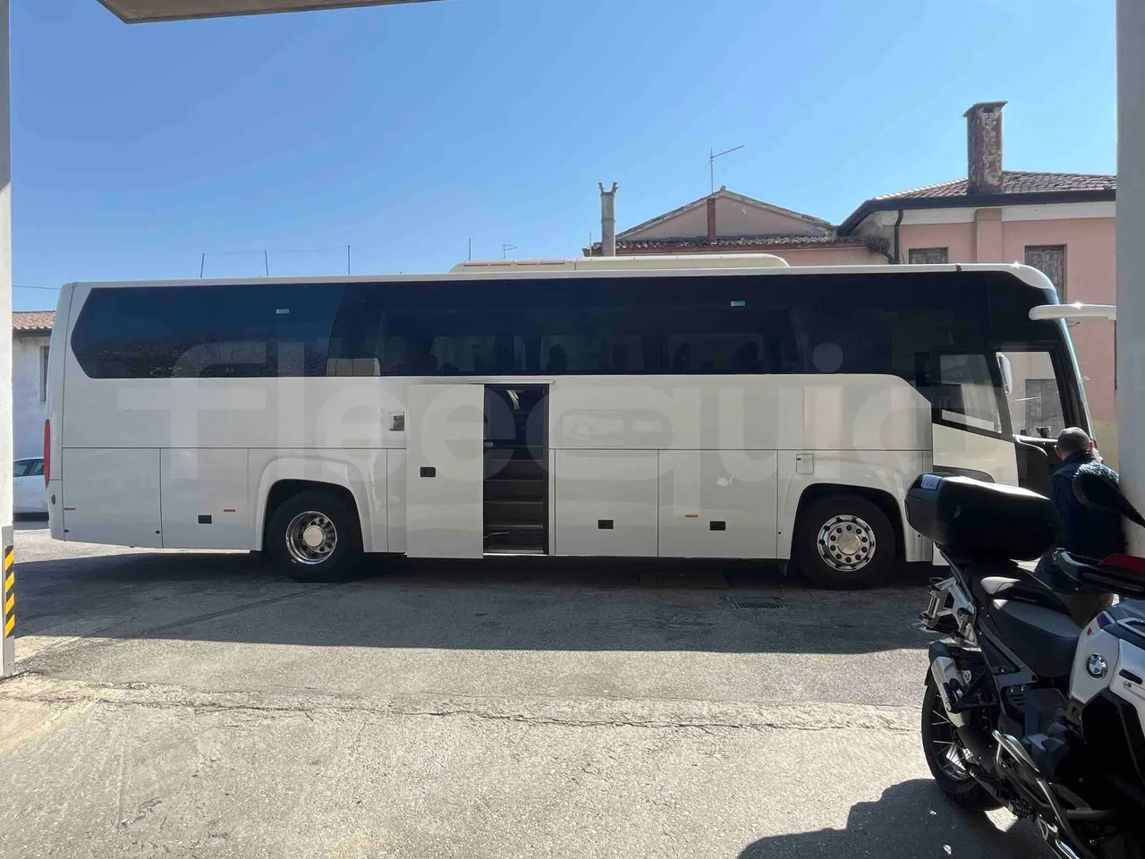 Scania Touring HD Touring HD - Euro6 - 302kW - 12.090mt - right side doors open