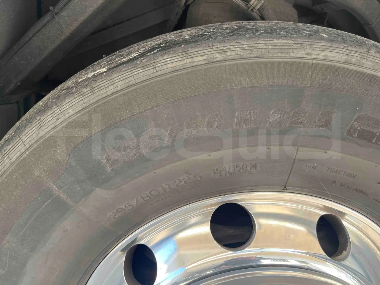 Scania Touring HD Touring HD - Euro6 - 302kW - 12.090mt - front left tire measurements