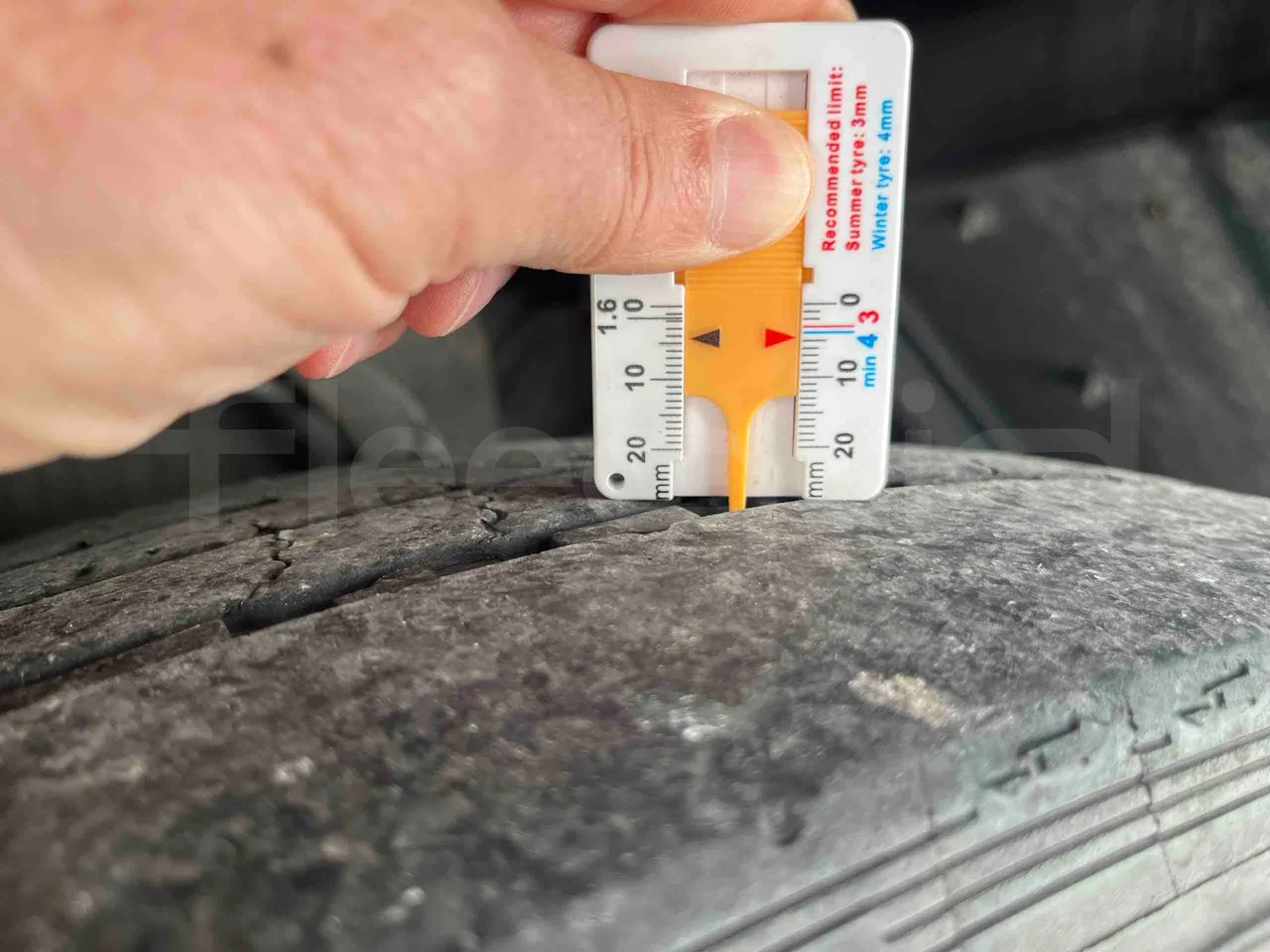 Scania Touring HD Touring HD - Euro6 - 302kW - 12.090mt - rear left tire photo