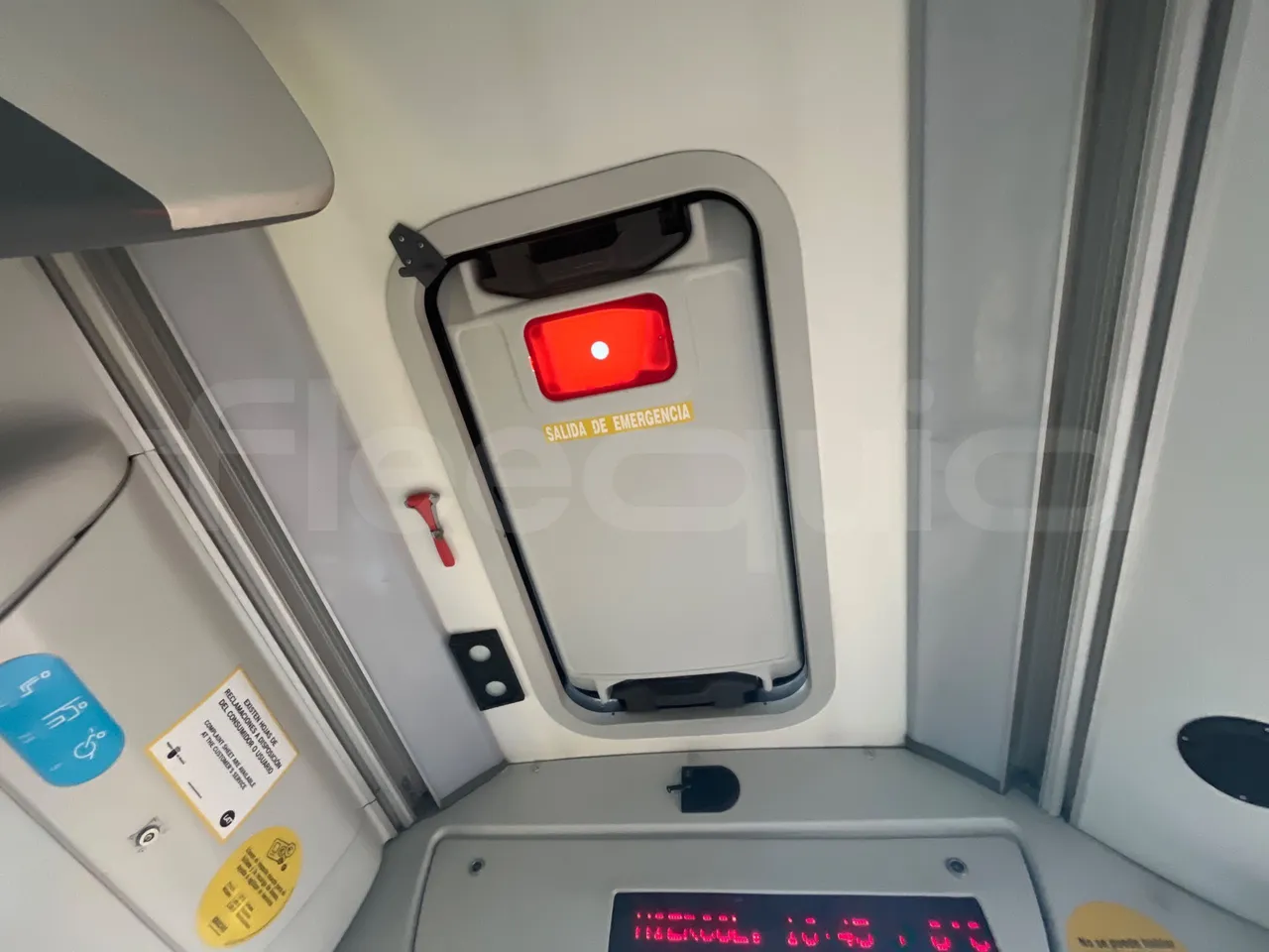 Mercedes-Benz OC500LE 1830H - EUR4 - 220kW -13.200m - command unit indicators