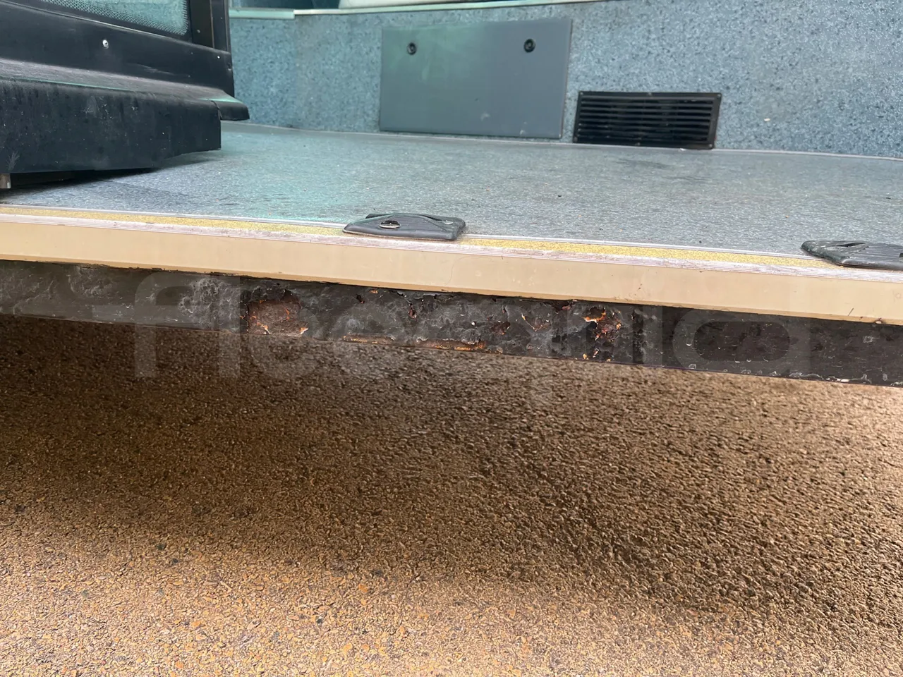 Mercedes-Benz OC500LE 1830H - EUR4 - 220kW -13.200m - front door 2 open