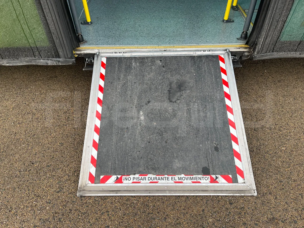 Mercedes-Benz OC500LE 1830H - EUR4 - 220kW -13.200m - jack and driver keys