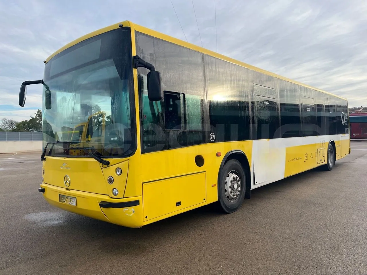 Mercedes-Benz OC500LE 1830H - EUR4 - 220kW -13.200m - 3/4 front left