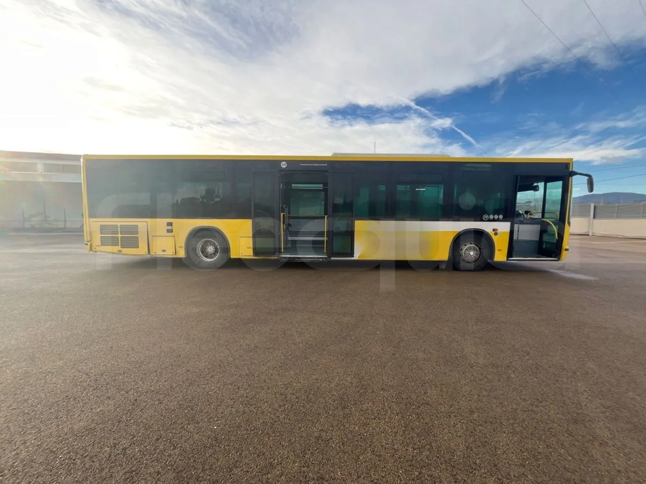 Mercedes-Benz OC500LE 1830H - EUR4 - 220kW -13.200m - 3/4 right rear doors closed