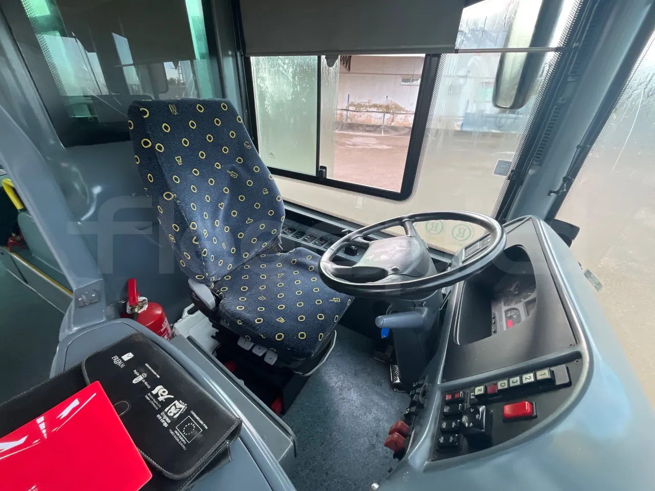 Mercedes-Benz OC500LE 1830H - EUR4 - 220kW -13.200m - driver microphone accessories photo