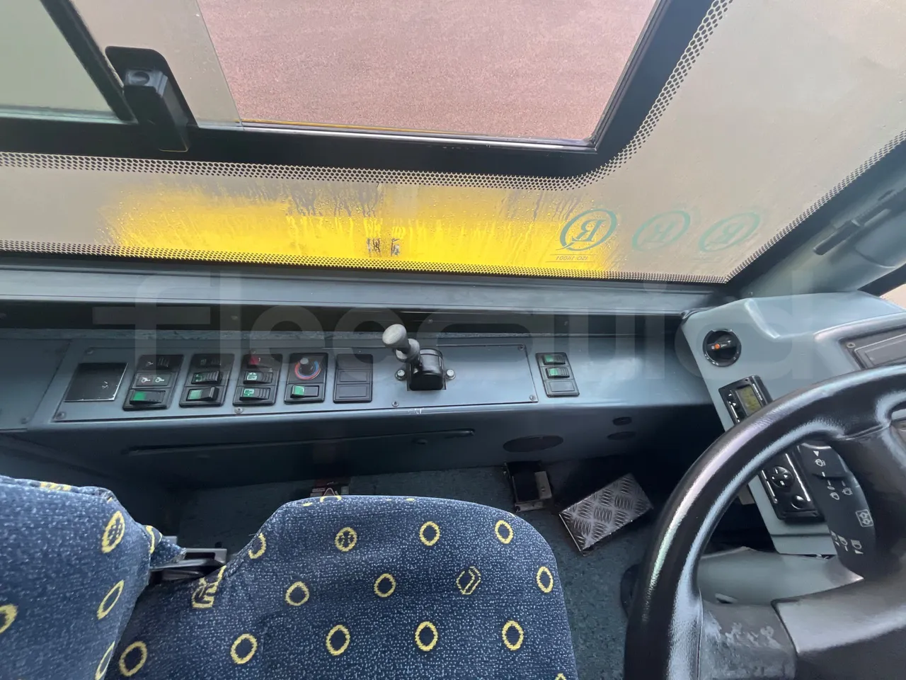 Mercedes-Benz OC500LE 1830H - EUR4 - 220kW -13.200m - radio accessories photo